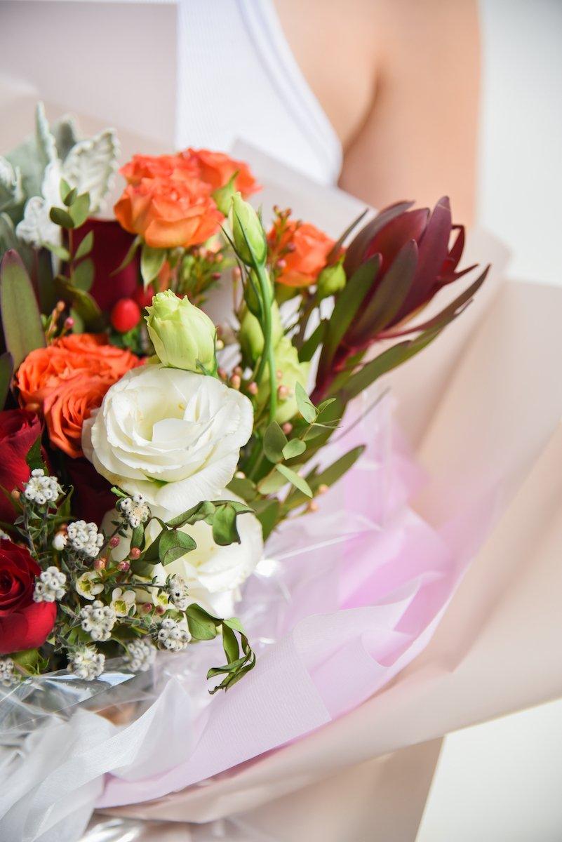 How to Make a Simple Single Stalk Bouquet - Flower Delivery Singapore, Florist Singapore